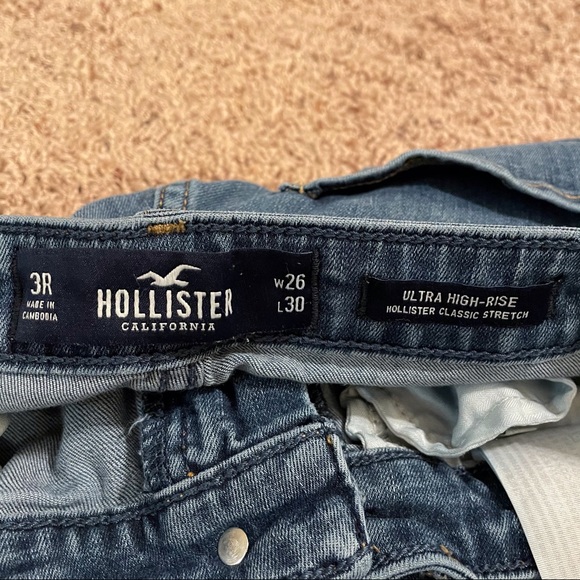 SOLD Hollister Distressed Hole Medium Wash Jeans - Picture 9 of 12